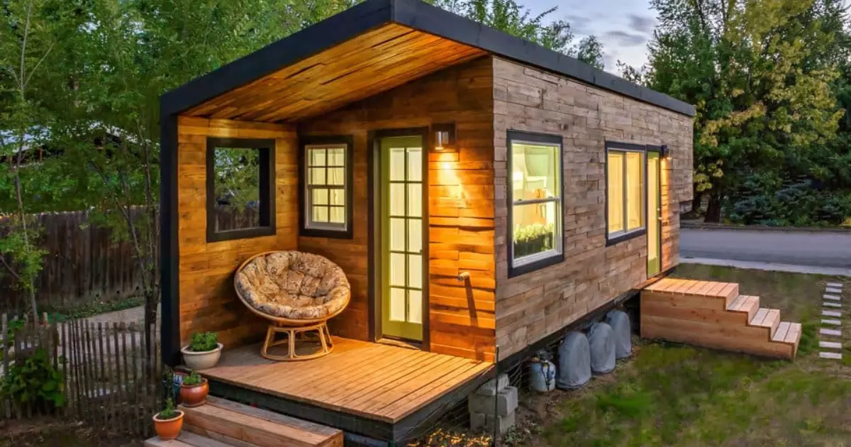 How to Build a Tiny House with No Money